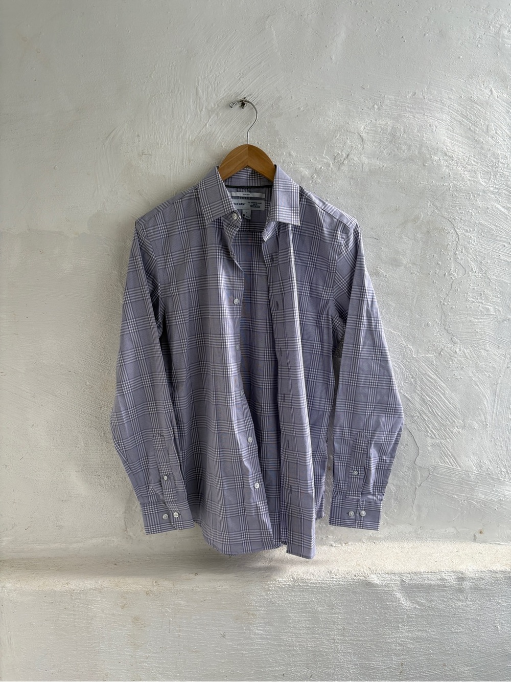 Old navy “The signature shirt”slim fit built in flex button down long sleeve